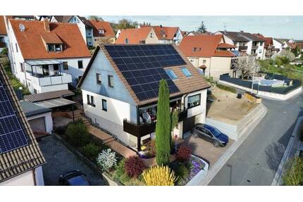 Flexibel Wohnen: Gepflegtes Haus mit separater Wohneinheit und vielseitiger Nutzung! - Helmstadt