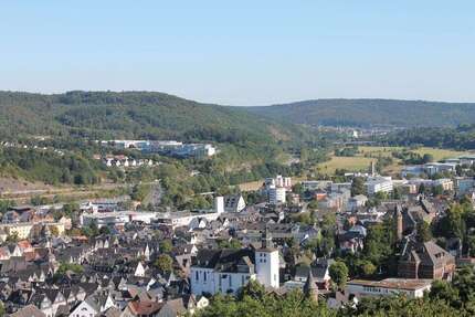 Haus zum Mieten in Herborn 1.650,00 € 240 m²