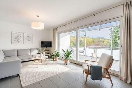 Fernblicklage die begeistert! Großes Familienhaus mit Einliegerbereich in 1A-Wohnlage & 2 Garagen - Usingen