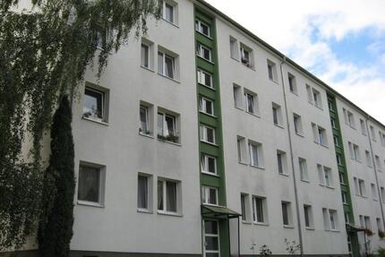 Familienzuhause mit Badewanne und Balkon- kautionsfrei- H.-Heine Straße 55 - Naumburg (Saale)