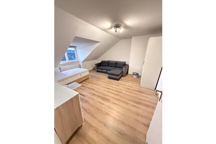 Helle renovierte 1-Zimmer-DG-Wohnung inkl. moderner separater Küche - Nürnberg Eberhardshof