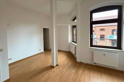 2-Raum-Wohnung mit Balkon und halboffener Küche im 4. OG - Magdeburg
