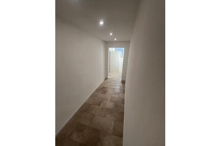 Schöne & Frisch renovierte 2,5 Zi. Wohnung direkt am Marktplatz - Hengersberg