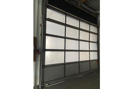 Gewerbehalle - 4m Sektionstor - 2.000,00&nbsp;EUR Kaltmiete, ca.&nbsp; 700,00&nbsp;m&sup2; in Bergrheinfeld (PLZ: 97493)