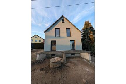 Einfamilienhaus in Ehrenhain - 215.000,00&nbsp;EUR Kaufpreis, ca.&nbsp; 101,00&nbsp;m&sup2; in Glauchau (PLZ: 08371)