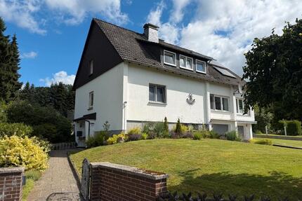 Modernisiertes EFH in exklusiver Lage mit Traumgarten - Schauenburg