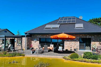 Haus mit großem Schwimmteich zu verkaufen - Hüllhorst