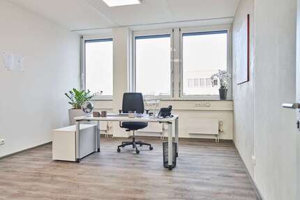 Büro in Erfurt 193,00 € 12 m² - 193,00&nbsp;EUR Kaltmiete, ca.&nbsp; 12,00&nbsp;m&sup2; in Erfurt (PLZ: 99091)