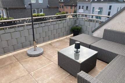 RESERVIERT ! Köln-Holweide ! 4 Zimmer Wohnung -neuwertig- mit Dachterrasse in 3 Familienhaus