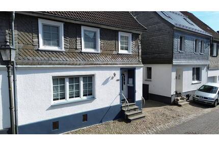 RESERVIERT ! Top-Lage in Drolshagen - Gepflegte Immobilie mit großer Garage