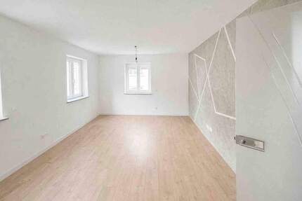 Sofort wohlfühlen: 8-Zimmer-EFH mit Terrasse, 2 Garagen und 2 Freistellplätzen in Leipheim