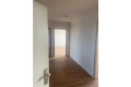 Vier Zimmer Wohnung mit zwei Balkonen in Garbsen zu vermieten