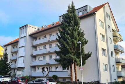 Für Sie frisch renoviert: Charmante 3-Zimmer-Wohnung mit Balkon in Feucht