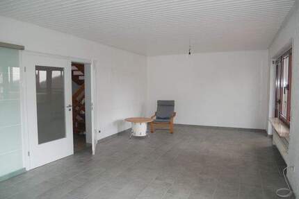 „Schönes Reiheneckhaus mit großem Grundstück und zwei Garagen“ - Neuwied Heimbach-Weis