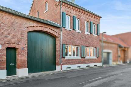 Haus zum Kaufen in Neuss-Röckrath 950.000,00 € 218.26 m²