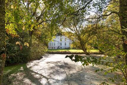 Haus zum Kaufen in Mönkhagen 1.950.000,00 € 695 m²