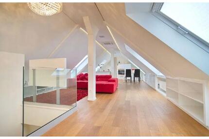 Helles & möbliertes Loft im Dachgeschoss – in Essen-Rüttenscheid