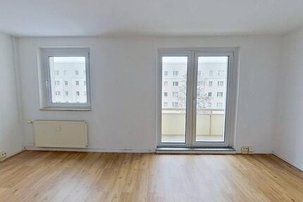 Hübsche 3-Zimmer-Wohnung mit BALKON und Wannenbad in Magdeburg-Reform