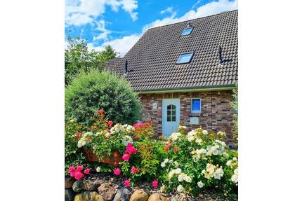 Charmante DHH mit großem Grundstück und Südost-Terrasse - Sankt Peter-Ording
