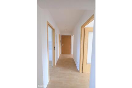 Schöne 3-Raum-Wohnung mit tollem Blick auf Saalfeld - Saalfeld (Saale)