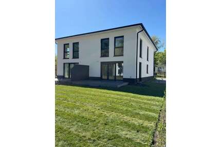 Haus zum Kaufen in Brandenburg - Blankenfelde-Mahlow 590.000,00 € 118 m²