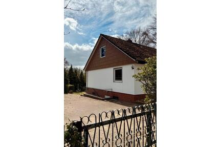 Haus mit ausgebautem Keller, Garage und großem Südgrundstück - Neetze