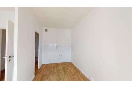 Wohnung zum Mieten in Halle 412,00 € 57.17 m²