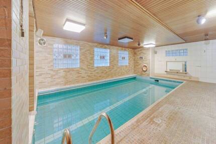 Wohnhaus mit Bürotrakt und Pool im Untergeschoss auf rund 118 m² Wohn- und rund 175 m² Bürofläche - Leverkusen Rheindorf