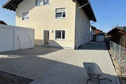 Doppelhaus - 2.000,00&nbsp;EUR Kaltmiete, ca.&nbsp; 138,00&nbsp;m&sup2;&nbsp;Wohnfl&auml;che in Riedering (PLZ: 83083) Niedermoosen