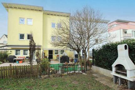 Gepflegtes Reihenmittelhaus mit Garten, Garage und 2 Freistellplätzen in Münchingen. Energieeff. 