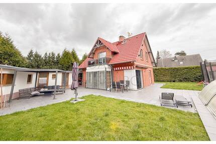 EXKLUSIVES EINFAMILIENHAUS MIT SPA-BEREICH UND AUßEN-POOL IN RUHIGER UND GRÜNER LAGE - Berlin Buckow
