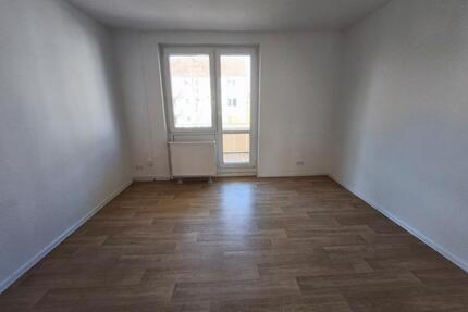 Attraktive 2‑Zimmer-Wohnung mit Balkon – gute Anbindung, kurze Wege - Merseburg