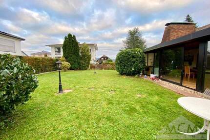 Frei stehendes 1-Fam-Haus mit Anlieger-Whg. auf großen und sonnigen Grundstück in ruhigem Villengebiet - Gründau Rothenbergen