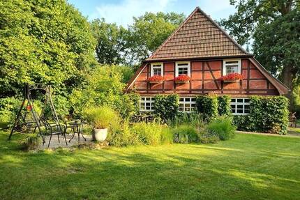 Historisches Fachwerkhaus mit vielseitiger Aufteilung auf 1.625 m² im Herzen von Bendestorf - Bendestorf / Ndh.