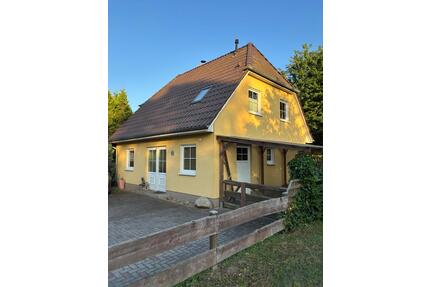 Einfamilienhaus in Brieselang + gemauerte Garage mit Nebenraum