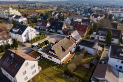 Zweifamilienhaus mit viel Platz - Schönaich