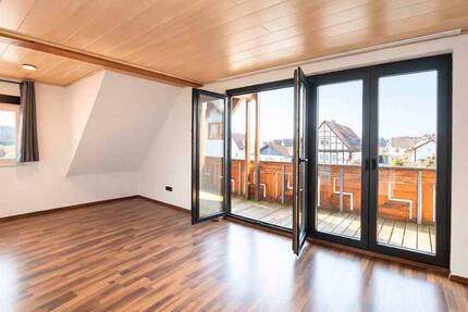 Fast wie ein eigenes Haus - charmante Maisonette-Wohnung mit Kamin, Balkon & Dachstudio - Gründau Rothenbergen