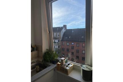 WG !! Schrevenpark 2 Zi Wohnung vom Feinsten !! Waschtrockner, Spülmasch Holzboden renoviert neue Fenster - Kiel Schreventeich