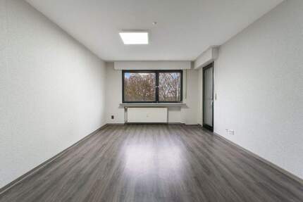 Helle 4,5 Zimmer mit überdachtem Balkon und Gäste-WC - Bergheim Ahe