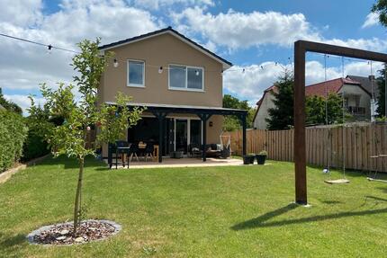 Neubau:freistehendes Einfamilienhaus mit großen angelegten Garten - Neubrandenburg