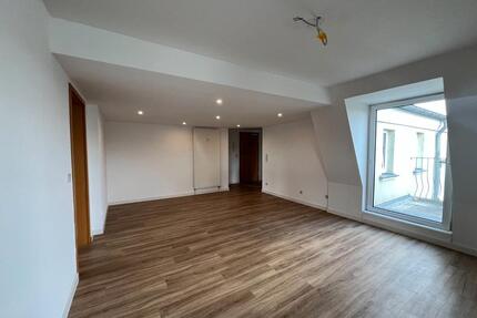 Gemütliche Dachgeschoss-Wohnung mit Balkon und Keller ab 01.08.26 - Gera Lusan