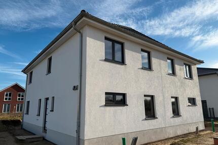 Modernes Wohnen im Doppelhaus - Erstbezug mit Garten - Papendorf