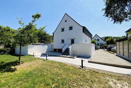 Einfamilienhaus mit 5 Zimmern und 2 Bädern, großem Garten ideal für Familien. Komplett saniert! - Düsseldorf / Rath