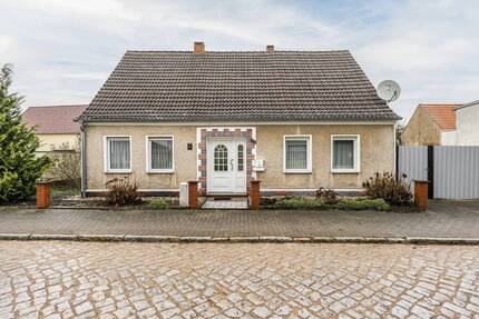 Freistehendes Einfamilienhaus mit Nebengelass und viel Platz - Wiesenburg Medewitz