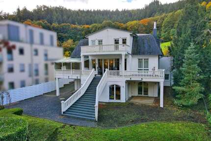 Haus zum Kaufen in Baden-Baden 2.350.000,00 € 527 m²