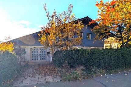 Großzügiges Einfamilienhaus mit Einliegerwohnung, Wintergarten und großem Garten - Frankenau Allendorf