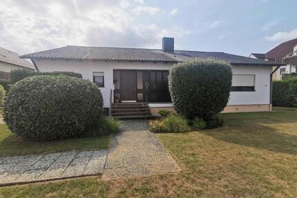 Gepflegtes Einfamilienhaus Bungalow von Privat in Obertraubling