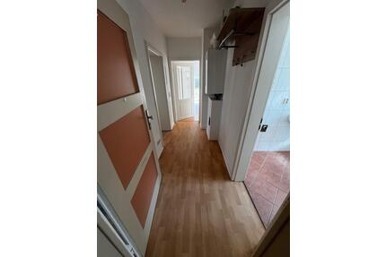 kleine aufsanierte 3 Raum Wohnung im EG mit Einbauküche in Nossen zu vermieten