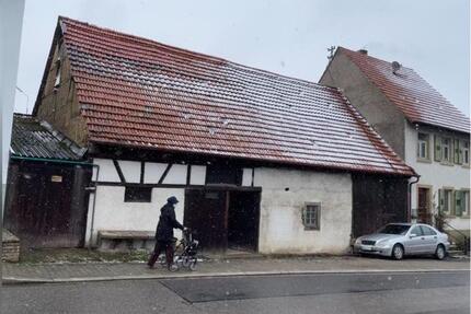 Freistehende Dorfhaus mit große Scheune und Garage - Oberderdingen