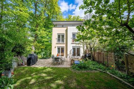 Wohnen im Grünen - außergewöhnliches Reihenendhaus in Königstein A Unique Green Retreat in One of Königstein´s Most Peaceful Locations - Königstein im Taunus Mammolshain